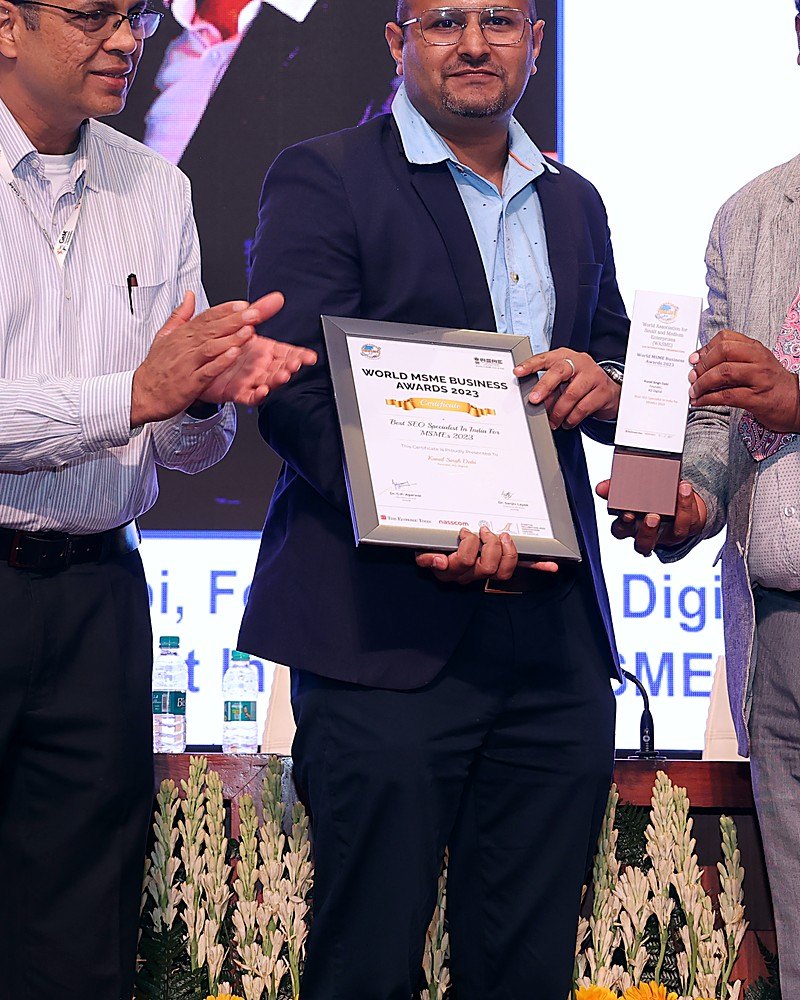 Kunal Singh Dabi receiving the World MSME Business Awards 2023 — Best SEO Specialist in India for MSMEs — at the WASME ceremony